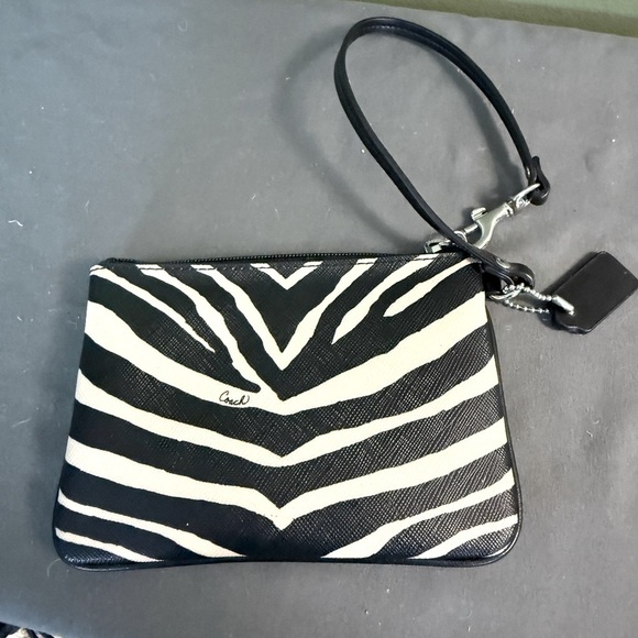 COACH Women’s Zebra Print Leather Clutch/Wristlet Bag With Hangtag - Picture 6 of 6